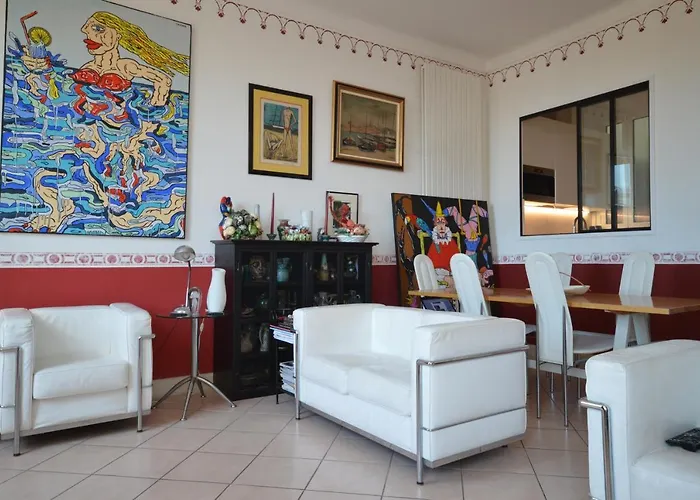 Art Dco 2 Bd Forville Apartment