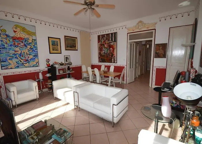 Art Dco 2 Bd Forville Apartment